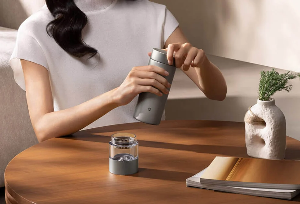 Xiaomi's New Mijia Titanium Thermos Brews Tea in the Lid for 199 Yuan ($30)