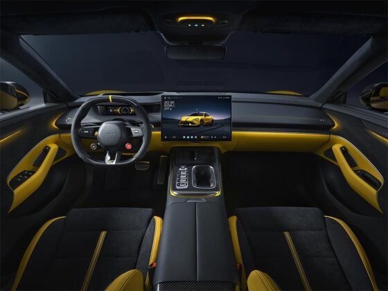 Xiaomi SU7 Ultra inside